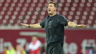Klose wird nach Foul emotional