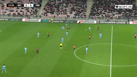 Abseitsfalle ausgehebelt! Freiburg plötzlich hinten