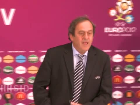 Rummenigge: Fußball-WM 2022 in Katar im April