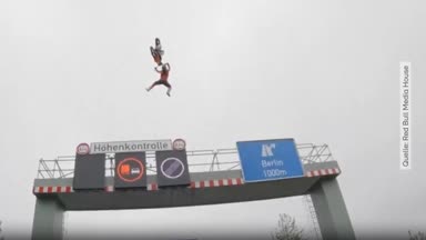 Gefährlich und atemberaubend: Dieser Stunt ist irre!