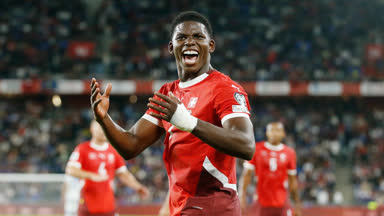 Embolo trifft traumhaft