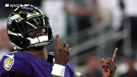 Fußball-Challenge mit NFL-Superstar Jackson