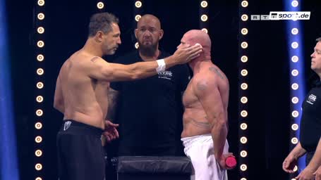 "Slap Fighting": Evil Jared streckt Leagt nieder