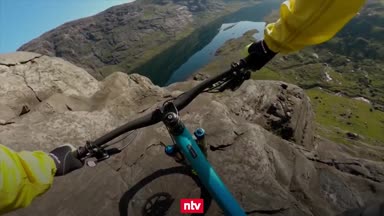 Mountainbike-Star in waghalsiger Mission