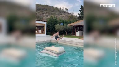 Ibrakadabra! Zlatan setzt zum Pool-Fallrückzieher an