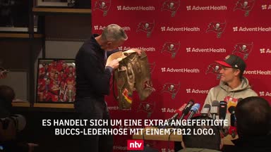 Kurios: NFL-Superstar Tom Brady mit Lederhose