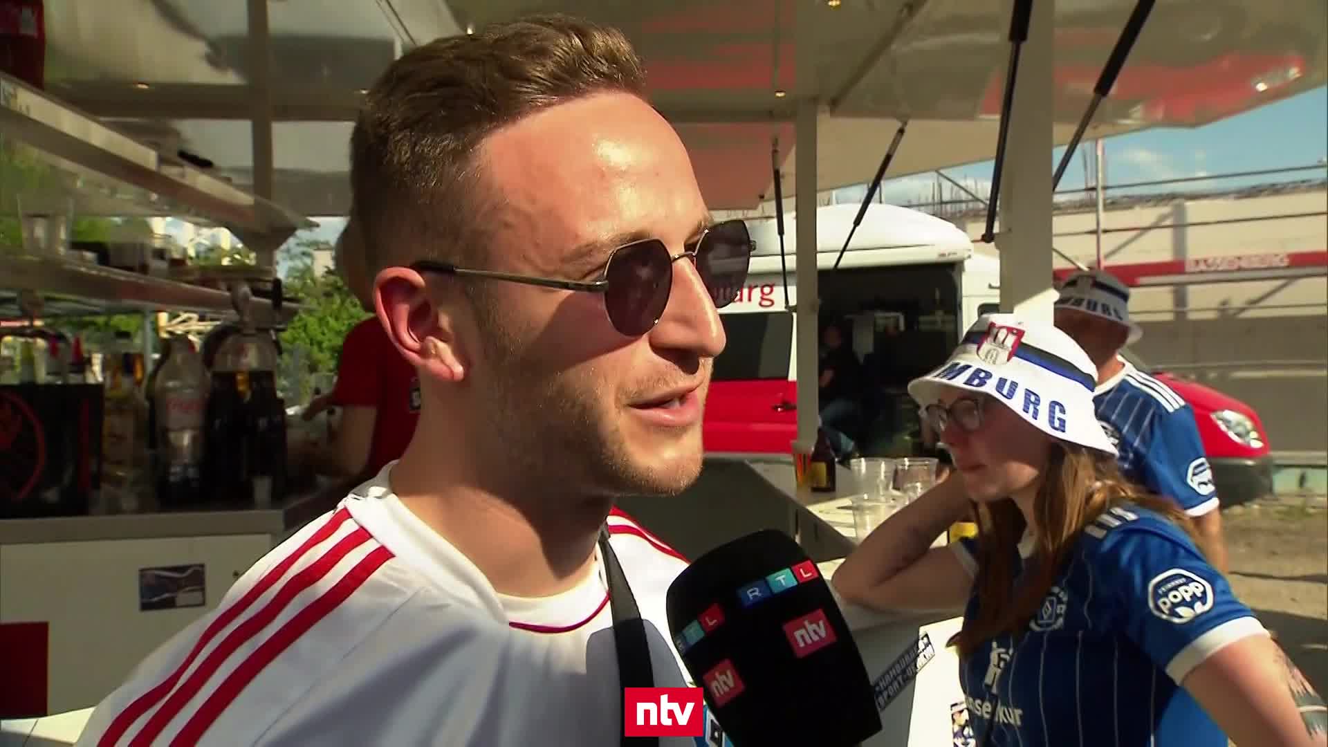 HSV-Fans trauern dem direkten Aufstieg hinterher