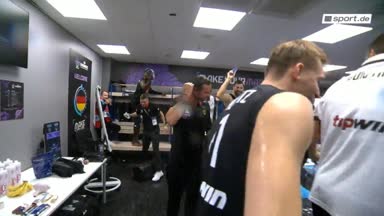 Jubel-Ekstase! Kabinen-Taufe für DBB-Coach Ibrahimagic