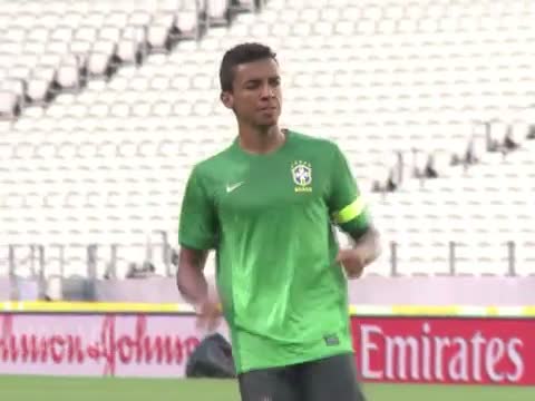 Wolfsburg bekräftigt Interesse an Luiz Gustavo