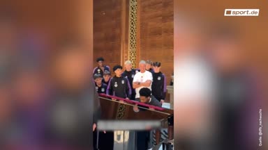 Hier begeistert ein U17-Pechvogel am Klavier Hier begeistert ein U17-Pechvogel am Klavier