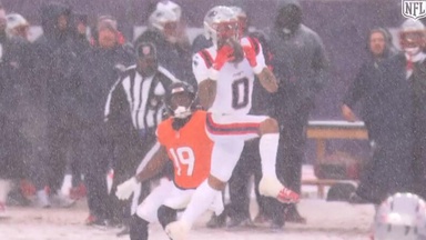 Gonzalez fängt Interception kurz vor Schluss