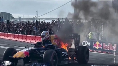 Red Bull on fire: Tsunoda-Renner brennt