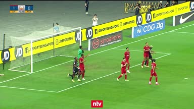 Bayern-Test: Pavard vergeigt doppelt per Kopf