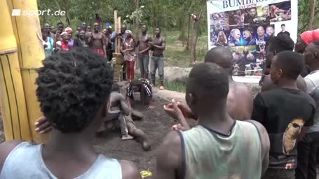 Autsch! Wrestling auf Uganda-Art