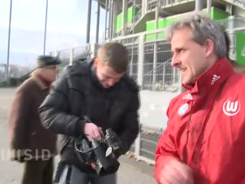 Pierre Littbarski bleibt Trainer in Wolfsburg
