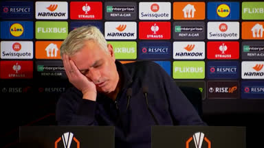 Eingenickt? Mourinho veralbert Reporter