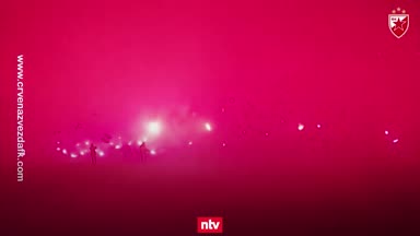 Pyro-Wahnsinn in Belgrad - und die Spieler machen mit