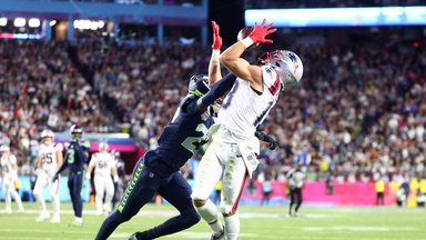 Maye-Traumpass auf Hollins bringt Pats aufs Board