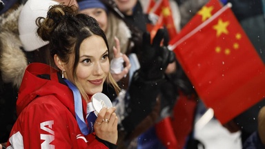 Olympia-Star Eileen Gu lacht Reporter aus Olympia-Star Eileen Gu lacht Reporter aus