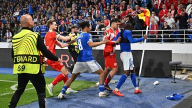 Provokation! Tumult! Racing-Jubel sorgt für Rudebildung