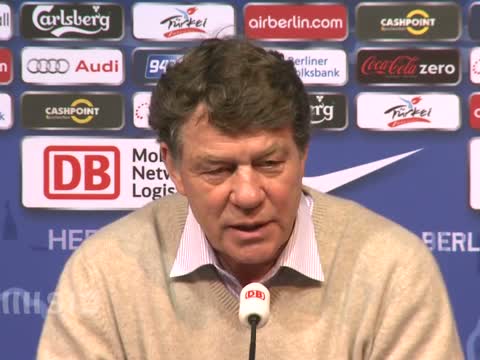 Rehhagel vor Kellerduell in Augsburg