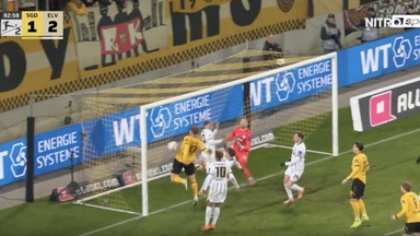 Rettungstat! Dieser Ball geht nicht über die Linie Rettungstat! Dieser Ball geht nicht über die Linie