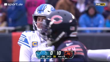 Goff wirft Interception in Triple-Coverage