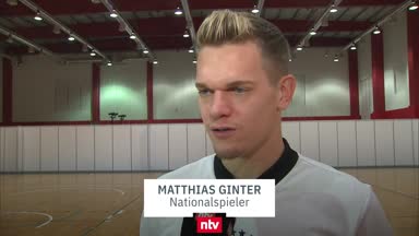 Ginter zeigt seine Basketball-Skills