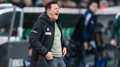 Elfer-Wirbel im Topspiel: Titz reagiert mit Kopfschütteln