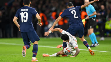 War das Rot?: FCB-Stars bewerten den Diaz-Platzverweis War das Rot?: FCB-Stars bewerten den Diaz-Platzverweis