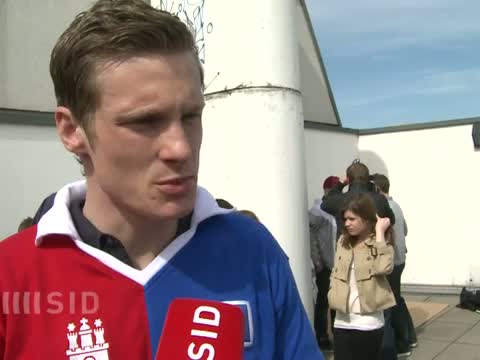 Marcell Jansen versucht sich als Graffiti-Künstler