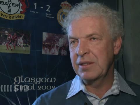 Toppmöller über Barca und Bayer