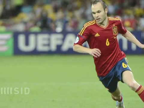 Iniesta bleibt bis 2018 bei Barca