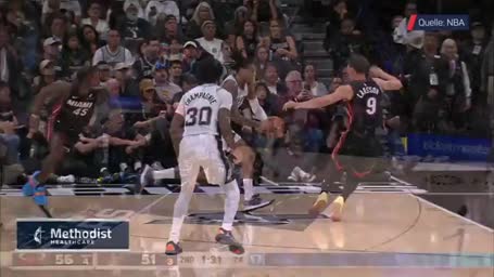 Wemby hebt ab Wemby hebt ab