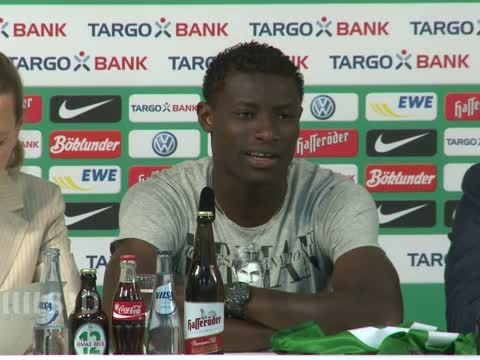 Akpala vorgestellt: Werders Kader ist komplett