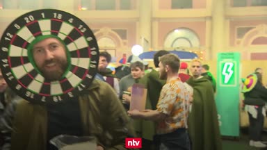 Darts-Star Clemens "trainiert die Gedanken"