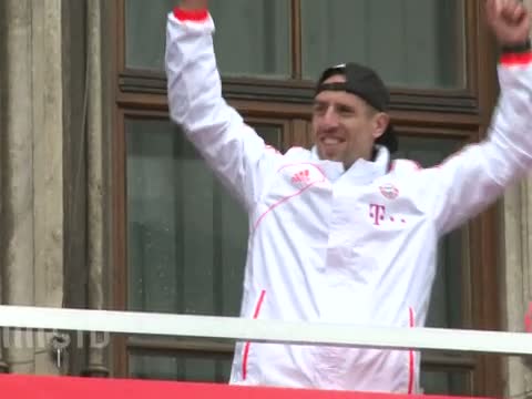 FC Bayern verlängert Verträge mit Ribéry und van Buyten