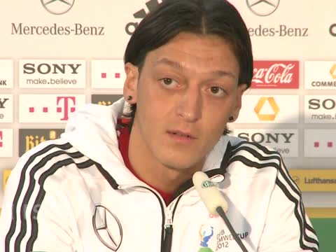 Flick nennt Startelf - Özil erwartet starke Franzosen