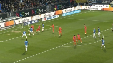 Slapstick-Eigentor! Schalke im Dusel