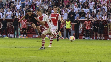 Hier ballert Musiala den FC Bayern zur Schale