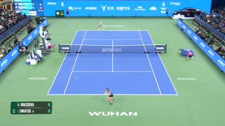 Highlights: Świątek lässt Bouzková keine Chance