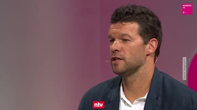 Ballack: "Die Kraft des Sports ist unheimlich stark"