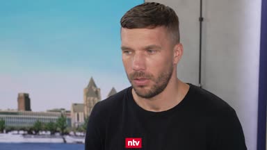 Bei Achtelfinal-Sieg: Podolski gibt DFB-Stars Döner aus