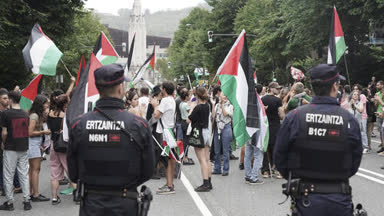 Palästina-Demo! Vuelta-Etappe abgebrochen