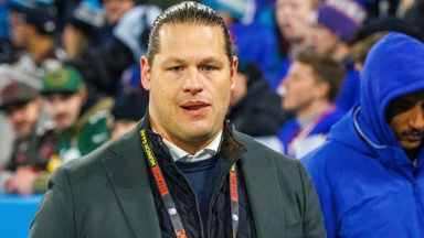 Wette verloren: Markus Kuhn muss in den "Pinkel-Pool"