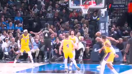 Highlights: Reaves erlöst Lakers in letzter Sekunde