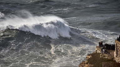 Deutscher Surfer bricht unfassbaren Rekord