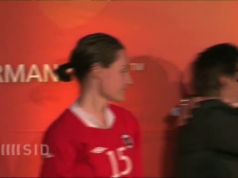 Steffi Jones setzt Welcome-Tour in Norwegen fort