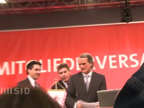 Wolfgang Overath tritt als Präsident des 1. FC Köln zurück