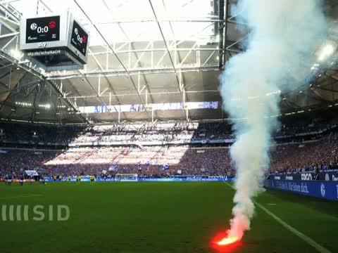 Krawalle beim Revierderby - Schalke verliert den Anschluss